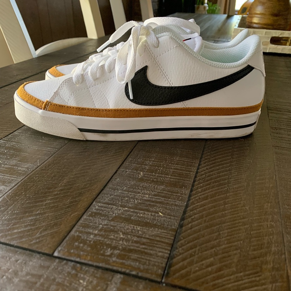 Nike Court Legacy Womens size 8